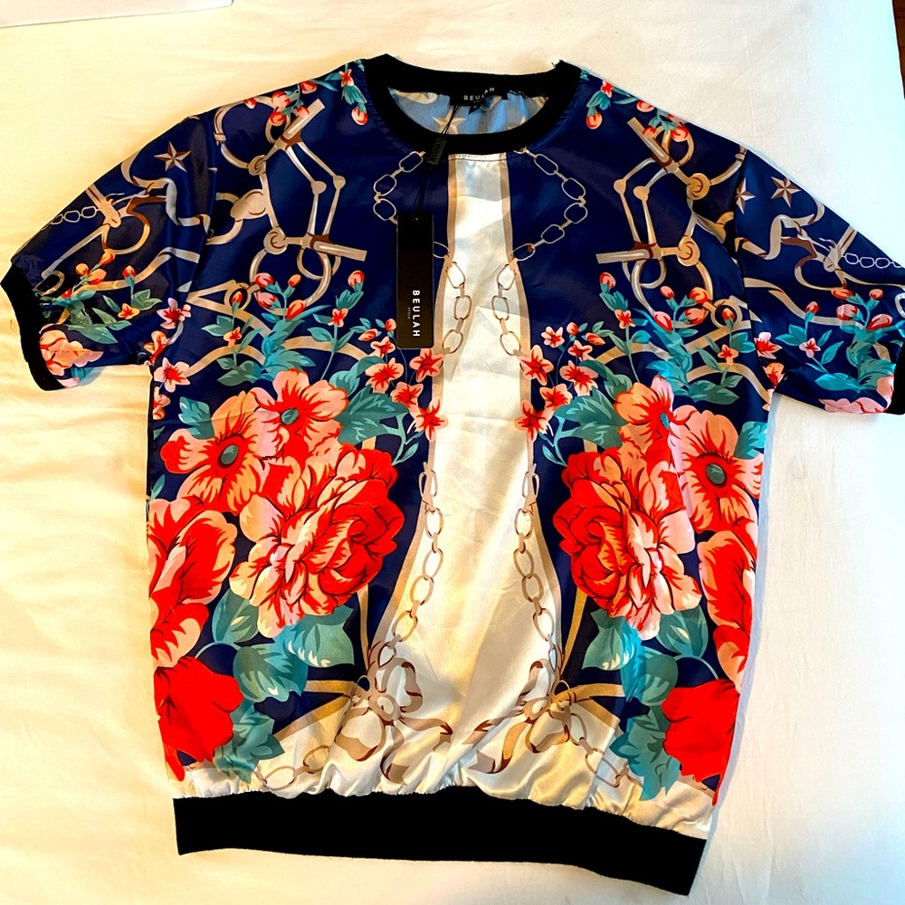 NWT BEULAH silk women’s short sleeve navy top. Size small